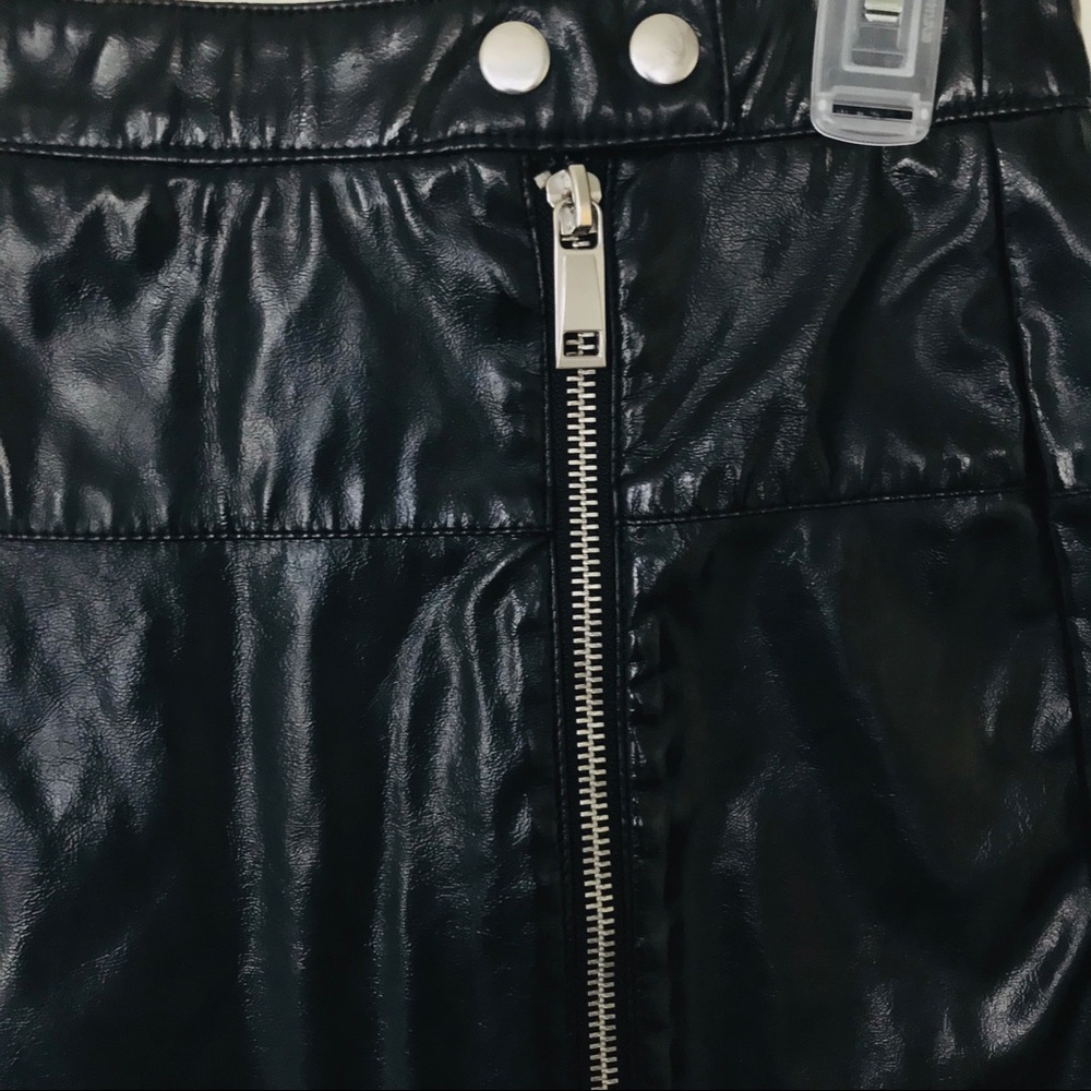 H&M Shiny Vinyl Zipper Skirt - Picture 4 of 10
